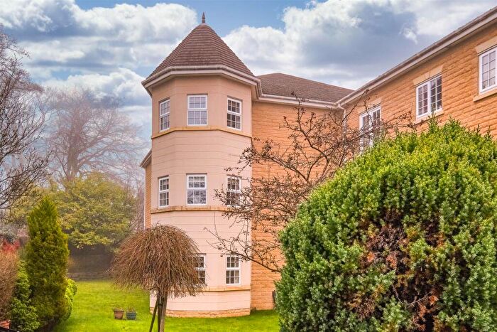 2 Bedroom Apartment For Sale In Cedar House, Oakwood Gardens, Halifax, HX2