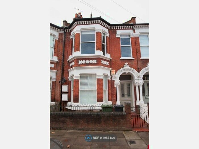 3 Bedroom Flat To Rent In Ashmere Grove, London, SW2