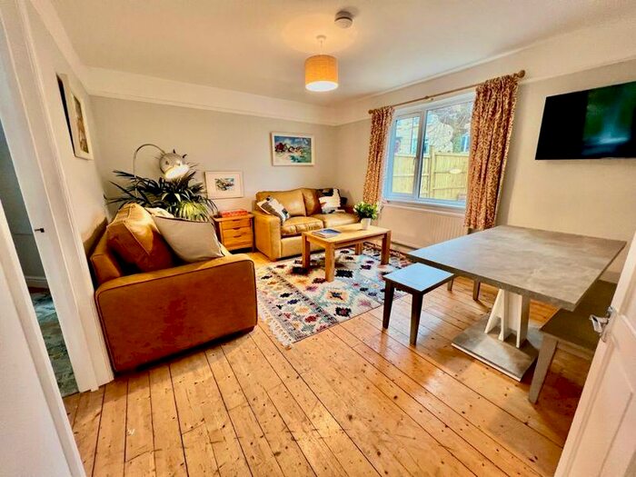 4 Bedroom House Of Multiple Occupation To Rent In The Oval, Bath, BA2
