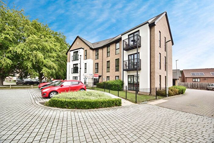 2 Bedroom Flat For Sale In Wills Crescent, Leybourne, West Malling, ME19