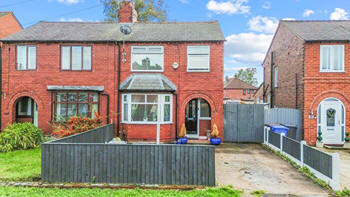 3 Bedroom Semi-Detached House For Sale In Butts Avenue, Leigh, WN7