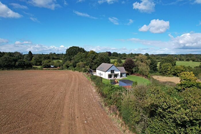 4 Bedroom Detached House For Sale In Gradwell Lane, Four Marks, Alton, Hampshire, GU34