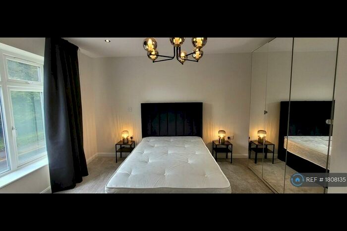 1 Bedroom Flat To Rent In Crowthorne, Crowthorne, RG45