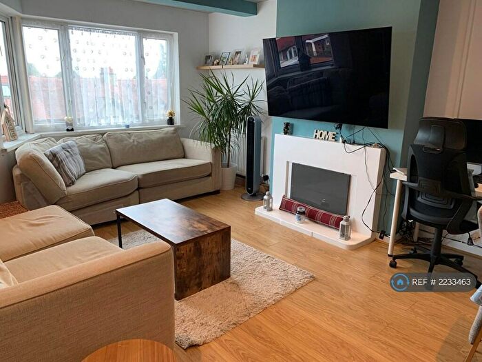 2 Bedroom Flat To Rent In Bonnersfield Lane, Harrow, HA1