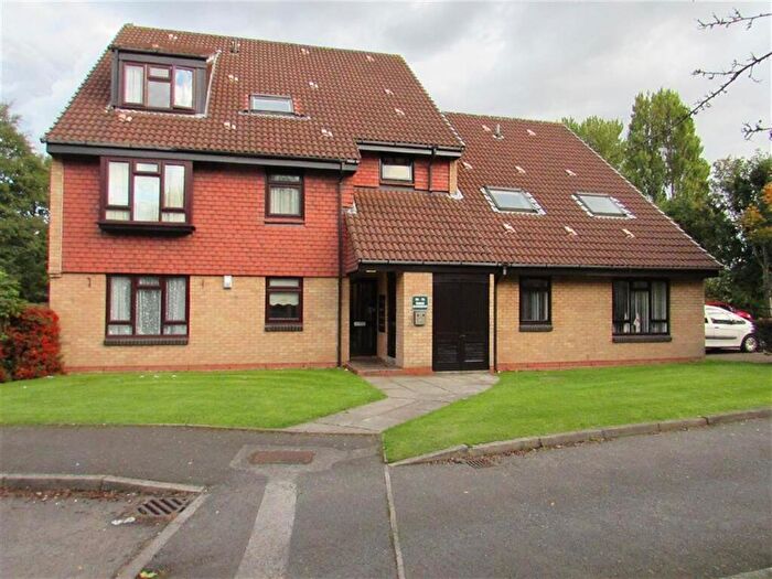 1 Bedroom Flat To Rent In Swan Gardens, Birmingham, West Midlands, B23