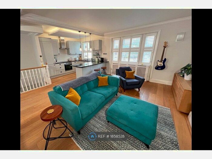 3 Bedroom Flat To Rent In King Henrys Road, London, NW3