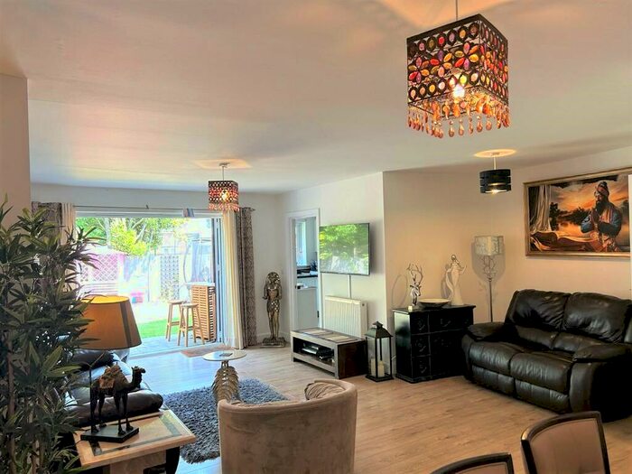 4 Bedroom Town House To Rent In Millington Close, Cippenham Village, SL1