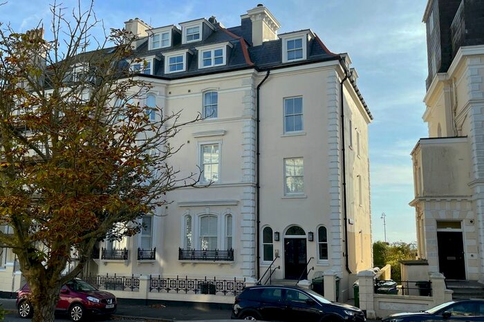 1 Bedroom Flat To Rent In Clifton Crescent, Folkestone, Kent, CT20