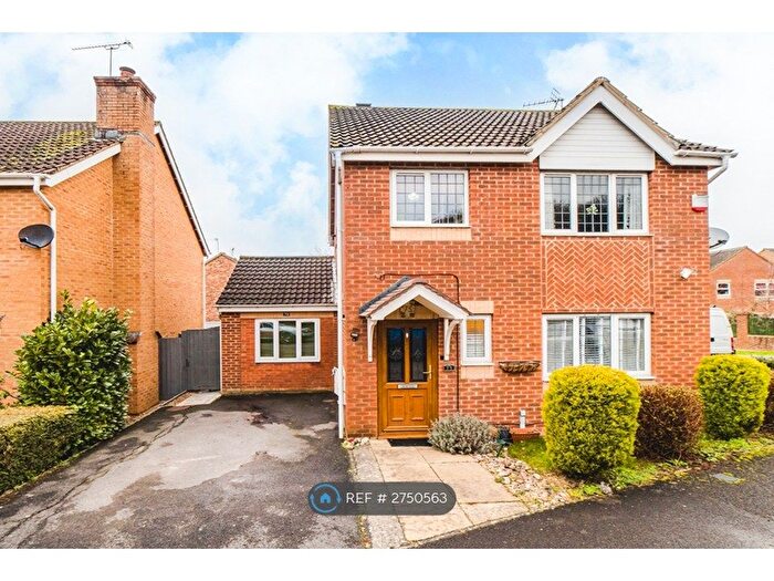 3 Bedroom Detached House To Rent In Elsham Way, Swindon, SN25