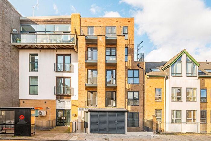 2 Bedroom Flat To Rent In Banister Road, North Kensington, W10