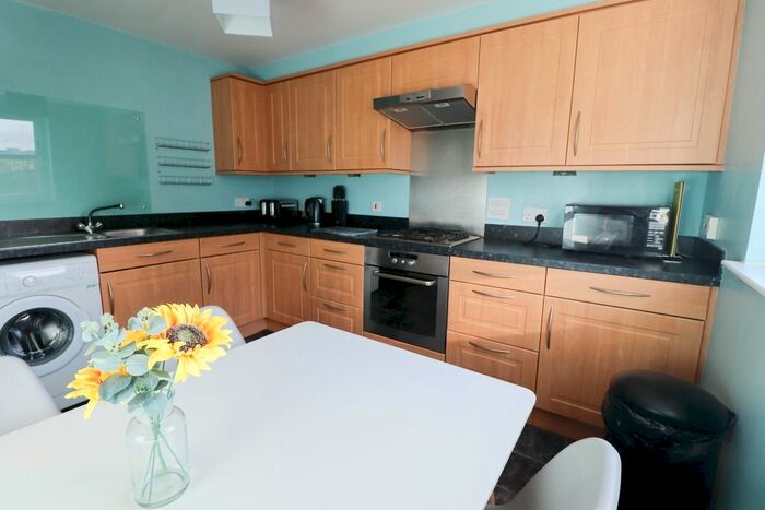 2 Bedroom Flat To Rent In South College Street, City Centre, Aberdeen, AB11