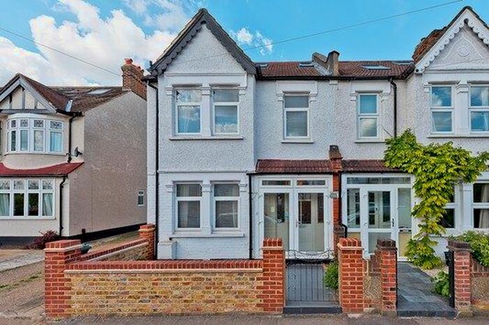 3 Bedroom Detached House To Rent In Seaforth Avenue, New Malden, Surrey, KT3