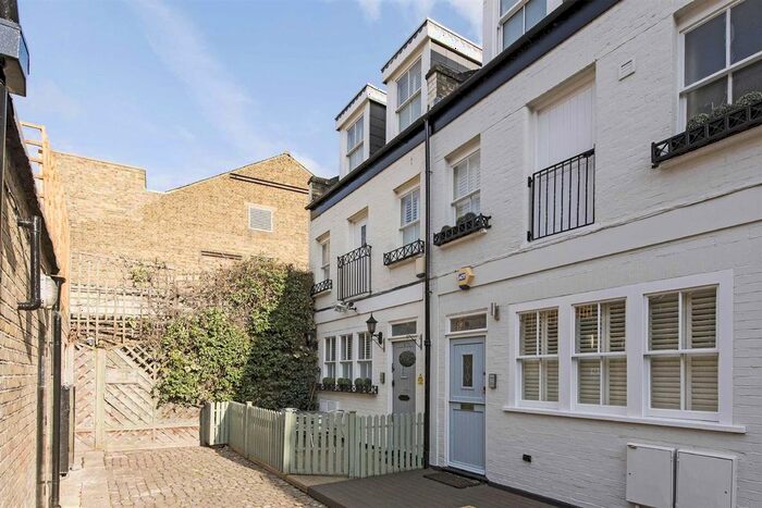 3 Bedroom Property To Rent In Token Yard, Putney, SW15