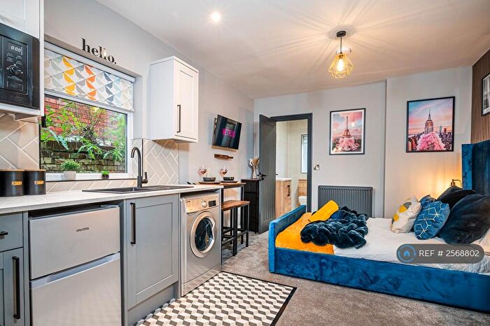 Studio To Rent In Old Town, Swindon, SN1