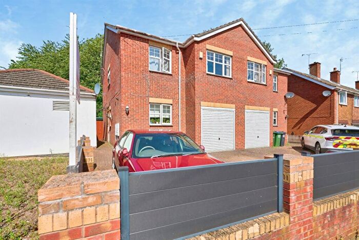3 Bedroom Semi Detached House For Sale In Grace Road, Tipton, DY4