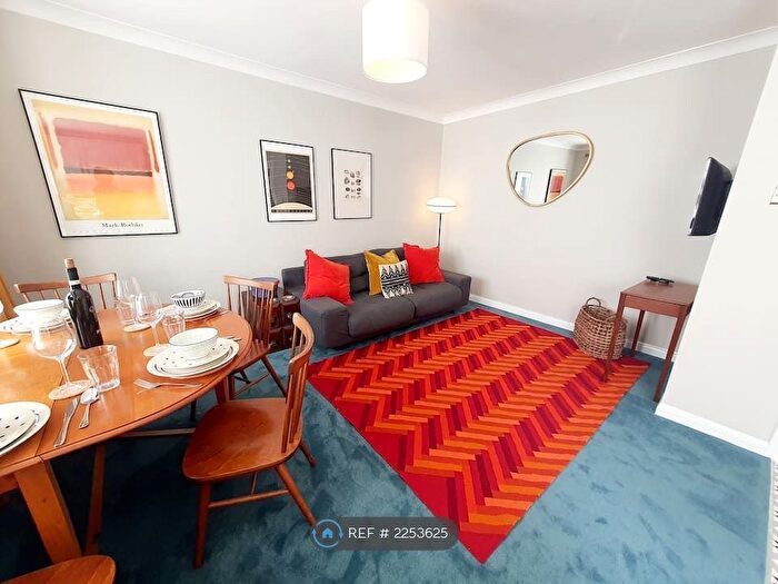 2 Bedroom Flat To Rent In Chain Pier House, Brighton, BN2