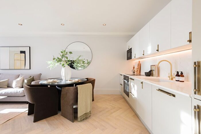 2 Bedroom Flat For Sale In W Broadway, London, W13