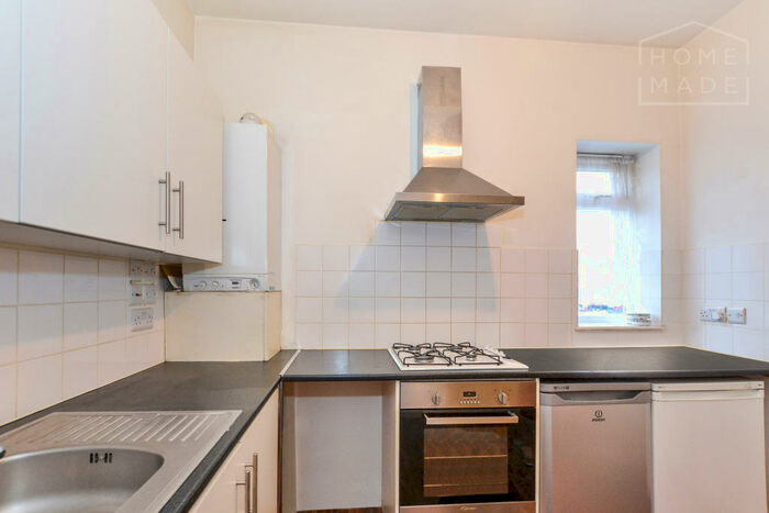 2 Bedroom Flat To Rent In Bowes Road, Southgate, N11