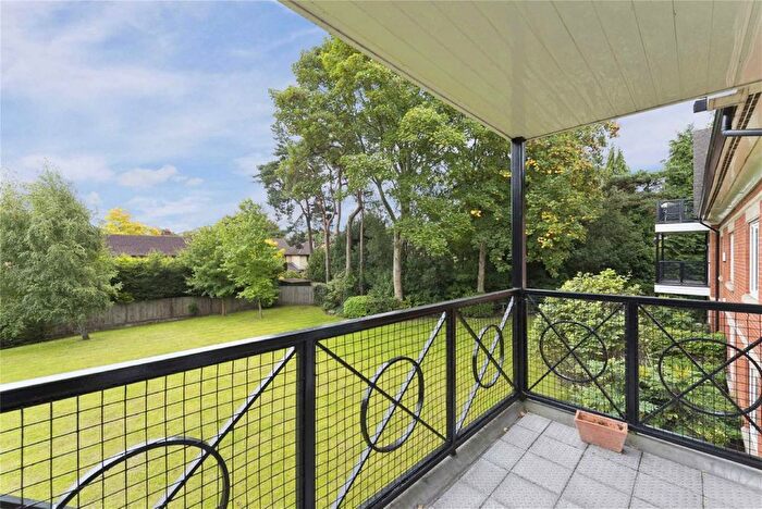 3 Bedroom Flat To Rent In Old Avenue, Weybridge, KT13