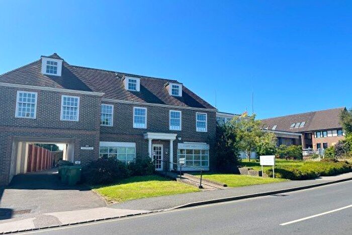 2 Bedroom Flat To Rent In Clockhouse Court, Crowborough, TN6