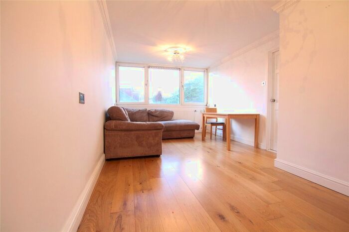 2 Bedroom Flat To Rent In Ray Lodge Road, Woodford Green, London, IG8