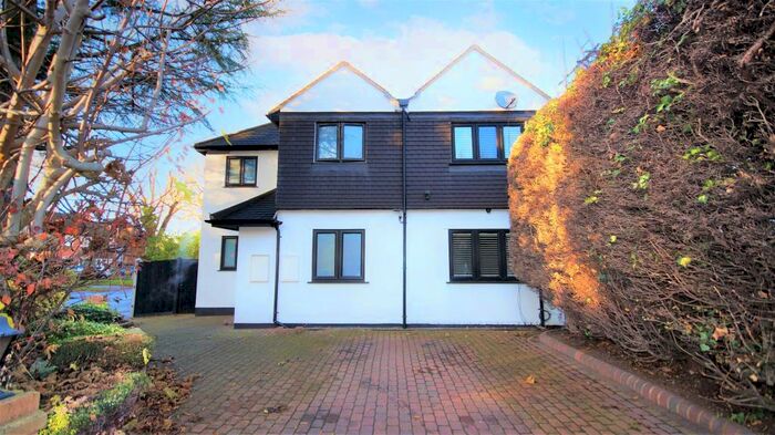 4 Bedroom Detached House To Rent In Hainault Road, Chigwell, IG7