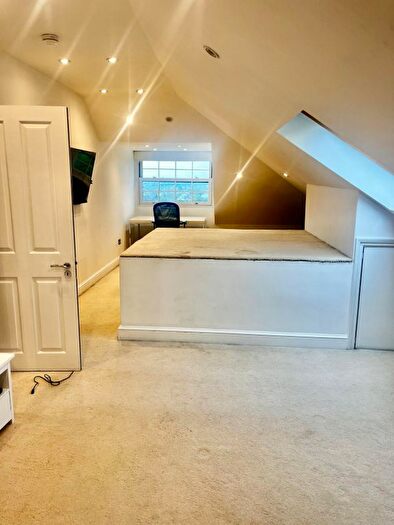 1 Bedroom Flat To Rent In Chigwell, IG7