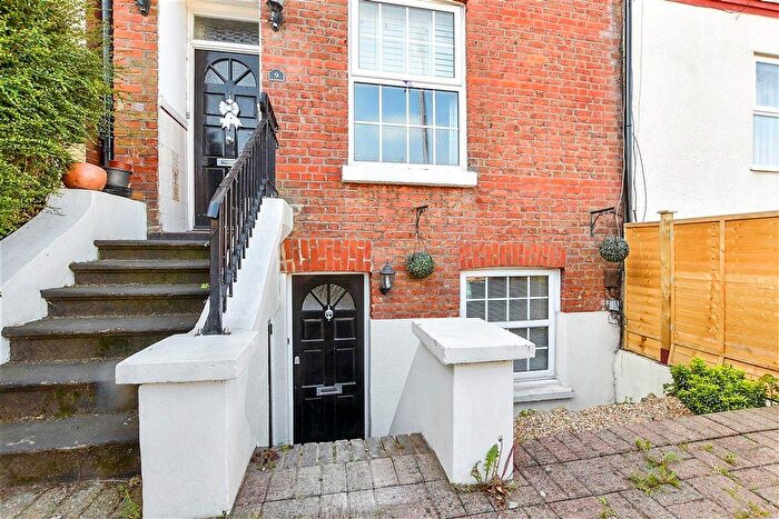 1 Bedroom Maisonette For Sale In Waterloo Road, Sutton, Surrey, SM1