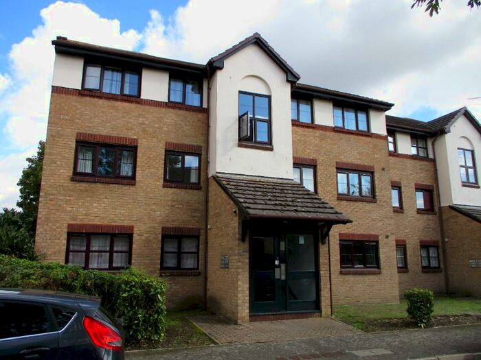 2 Bedroom Flat To Rent In Foxglove Way, Wallington, Surrey, SM6