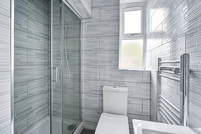 Studio To Rent In Morning Lane, Hackney, London, E9