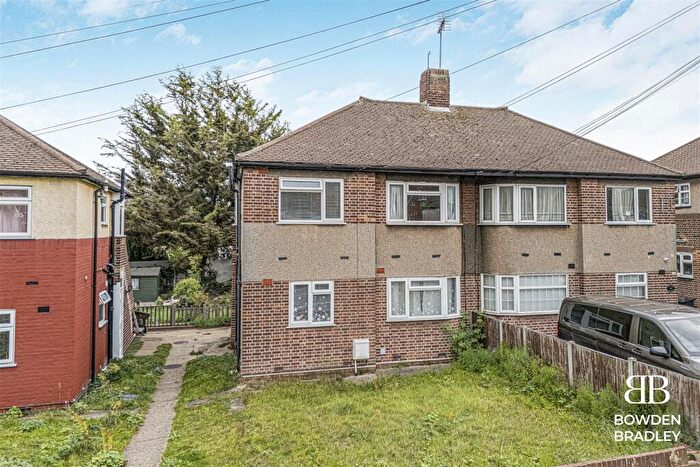 2 Bedroom Maisonette For Sale In Fullwell Avenue, Clayhall, IG6