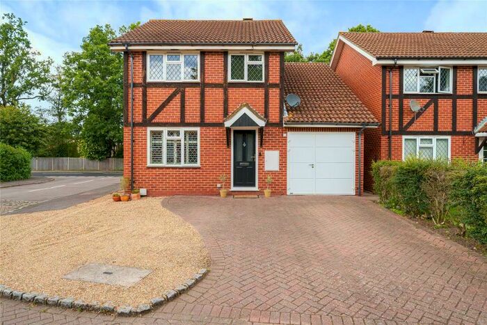 4 Bedroom Detached House To Rent In Lightwater, GU18