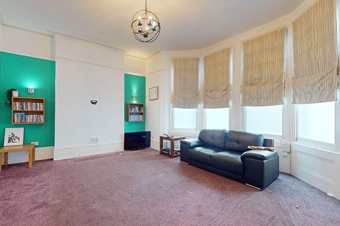 Semi-Detached House For Sale In Hillmarton Road, London, N7