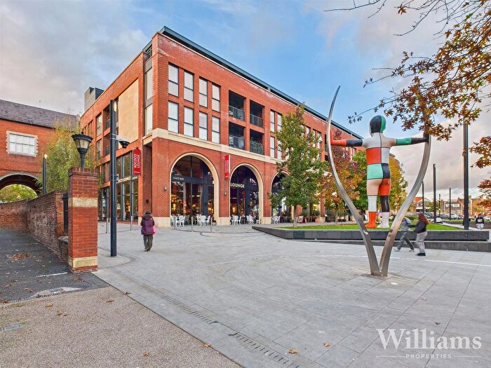 2 Bedroom Flat For Sale In Exchange Street, Aylesbury, HP20