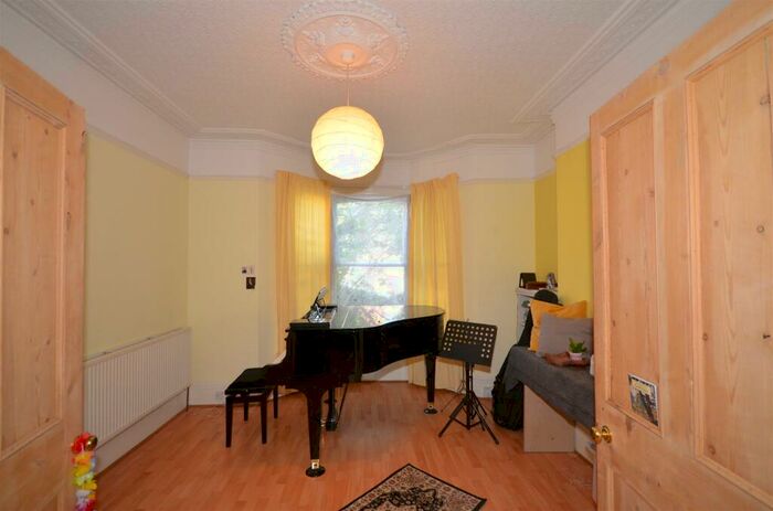 3 Bedroom Semi-Detached House To Rent In Malvern Road, N8