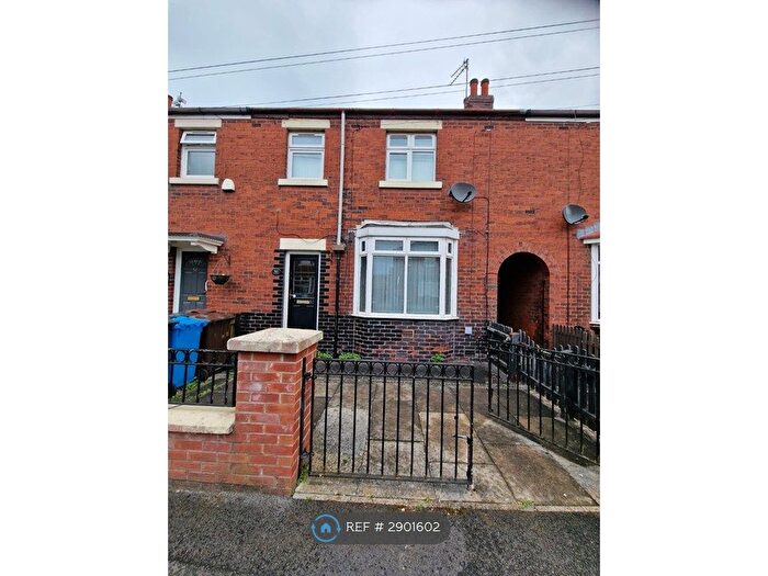 2 Bedroom Semi Detached House To Rent In Ninth Avenue, Oldham, OL8