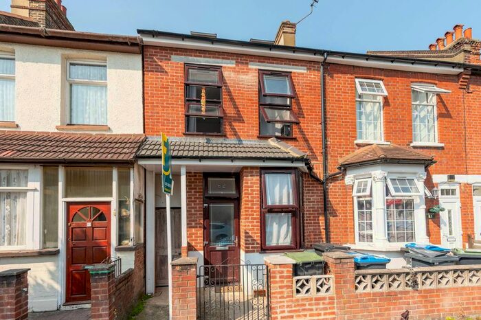 5 Bedroom Property To Rent In Penshurst Road, Thornton Heath, CR7