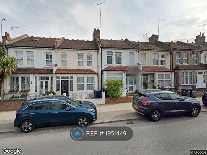 3 Bedroom Terraced House To Rent In Oakleigh Road South, London, N11