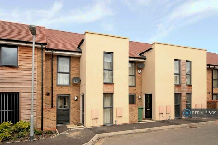 3 Bedroom Terraced House To Rent In Burlton Road, Cambridge, CB3