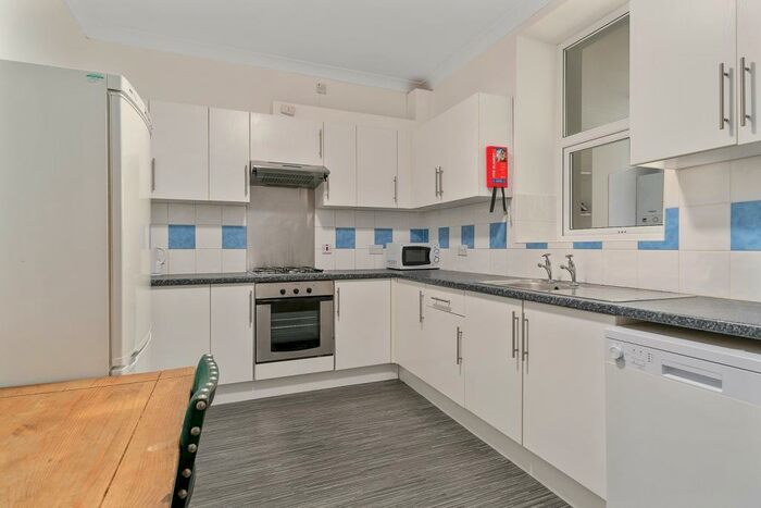 5 Bedroom Terraced House To Rent In Wellington Street, Plymouth, Devon, PL4