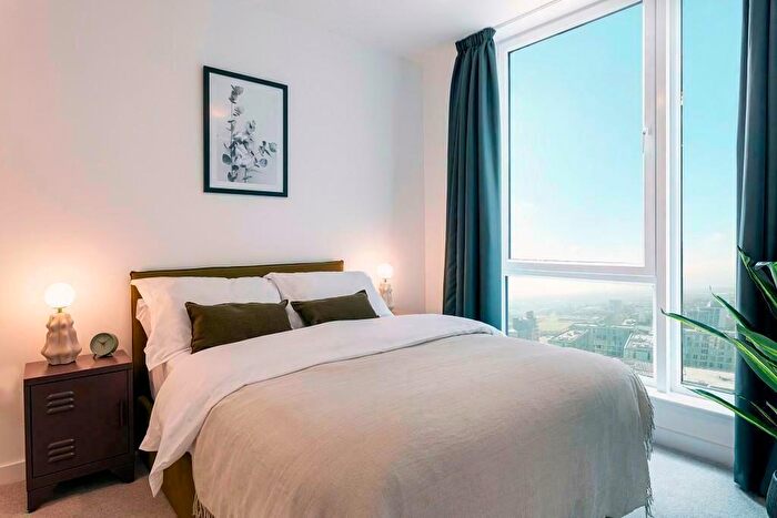 2 Bedroom Apartment To Rent In Flat, The Almere, Avebury Boulevard, Milton Keynes, Buckinghamshire, MK9