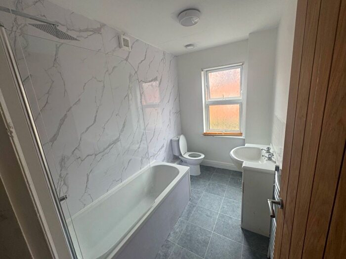 2 Bedroom End Of Terrace House To Rent In Lord Byron Street Leicester, LE2