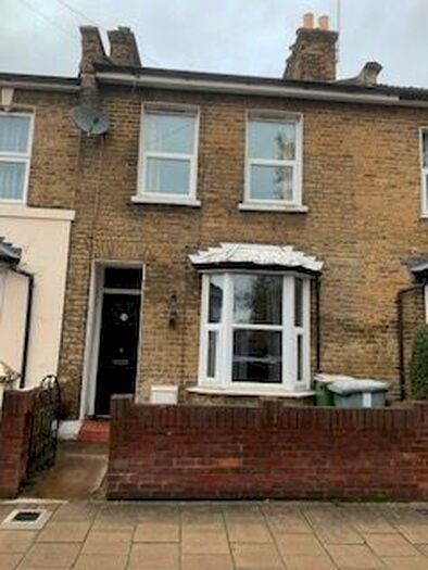 3 Bedroom Terraced House To Rent In Henniker Road, Stratford, E15