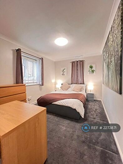 3 Bedroom Flat To Rent In West Dulwich, London, SE21