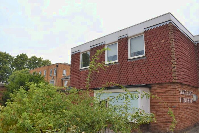 3 Bedroom Flat To Rent In Half Acre, Brentford, TW8