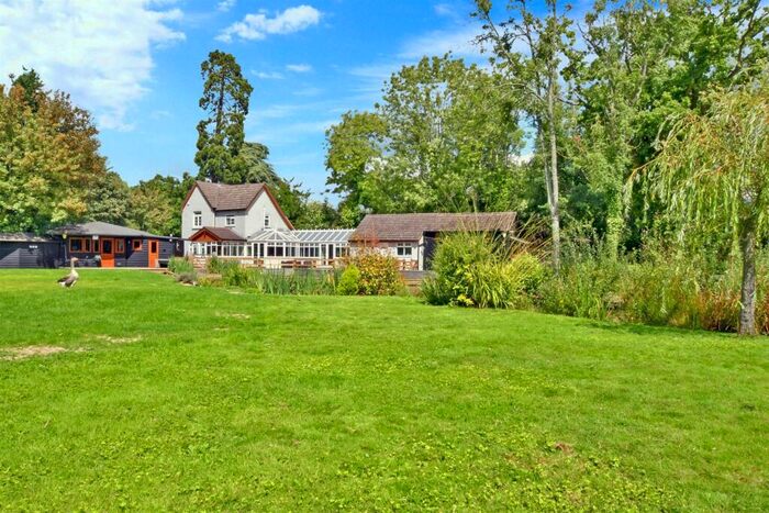 4 Bedroom Detached House For Sale In Peeks Brook Lane, Horley, Surrey, RH6