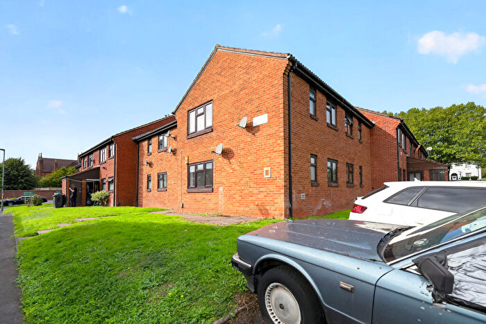 1 Bedroom Flat For Sale In Boar Hound Close, Birmingham, B18