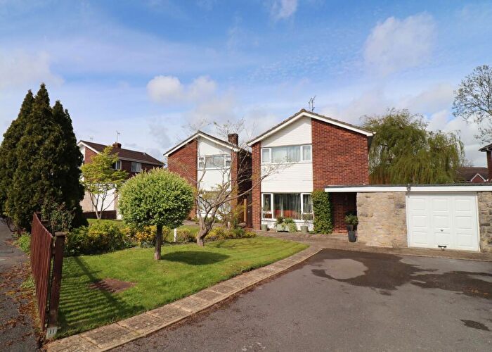 3 Bedroom Link Detached House For Sale In Bergen Crescent, Hedge End, SO30