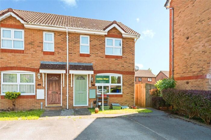 2 Bedroom Semi Detached House For Sale In Hulton Close, Southampton, Hampshire, SO19