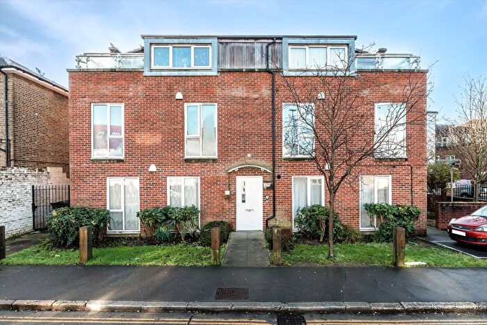 3 Bedroom Flat To Rent In Heath Road, Isleworth, TW3